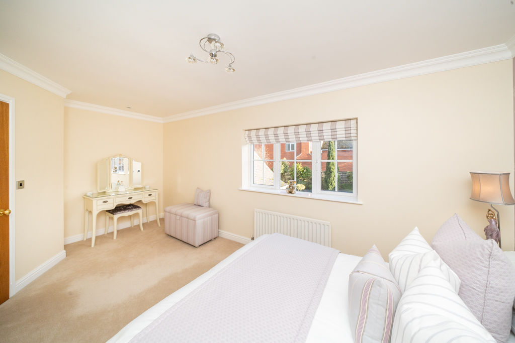 BEDROOM- click for photo gallery